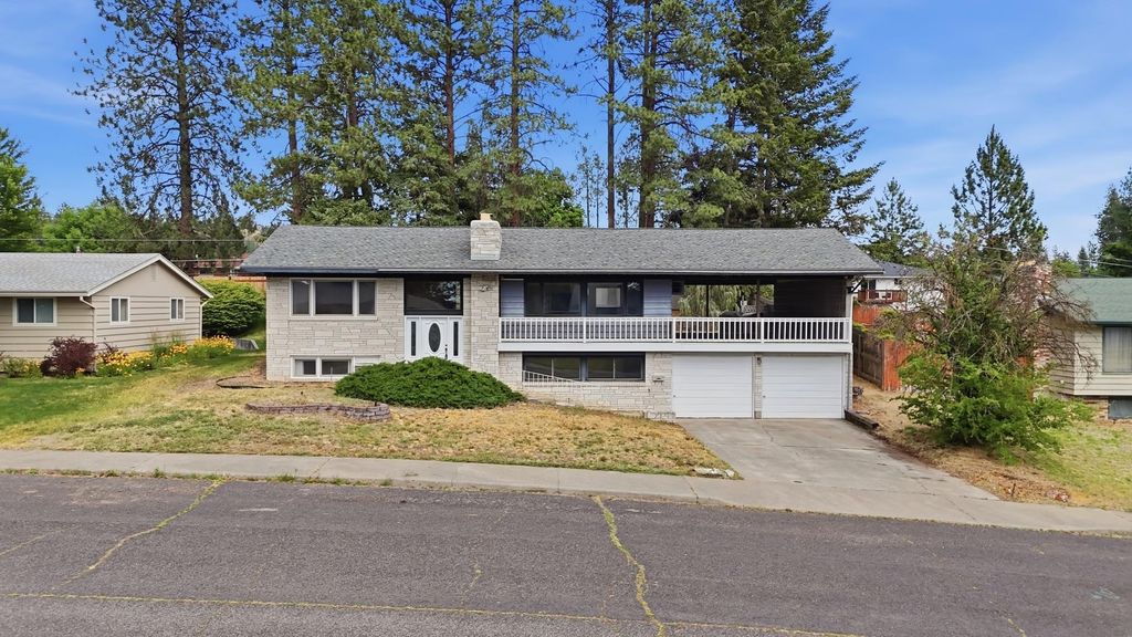 Photo of 6518 N Drumheller St, Spokane, WA 99208 (MLS # 202619738)
