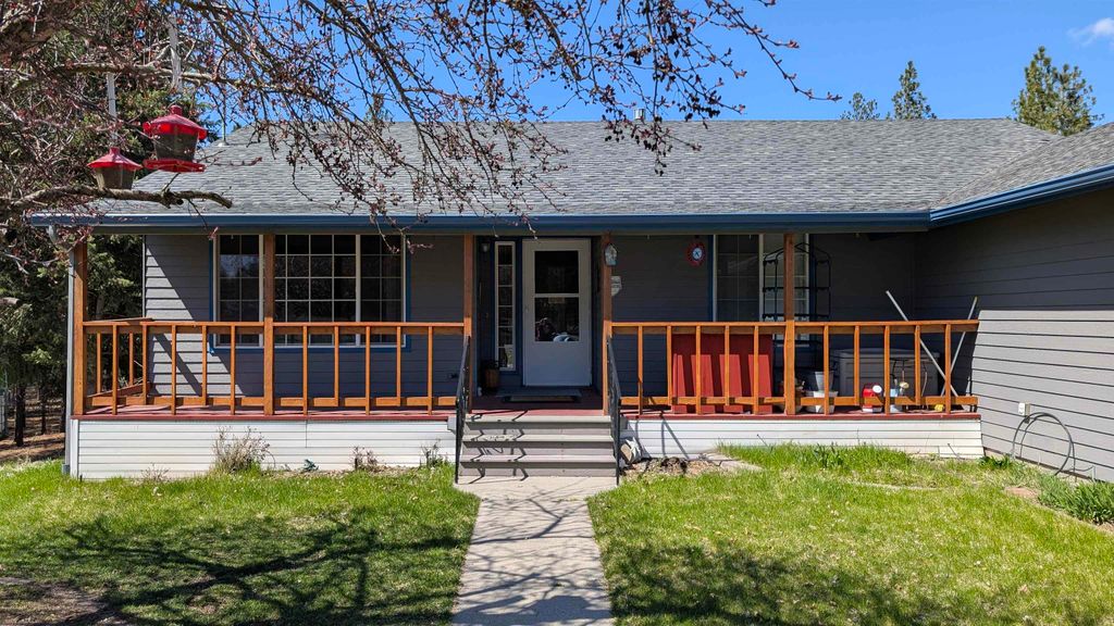 Photo of 4807 E Chatteroy Rd, Chattaroy, WA 99003 (MLS # 202616387)