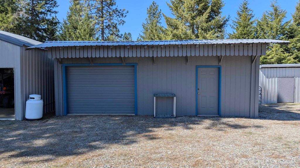 Photo of 4807 E Chatteroy Rd, Chattaroy, WA 99003 (MLS # 202616387)