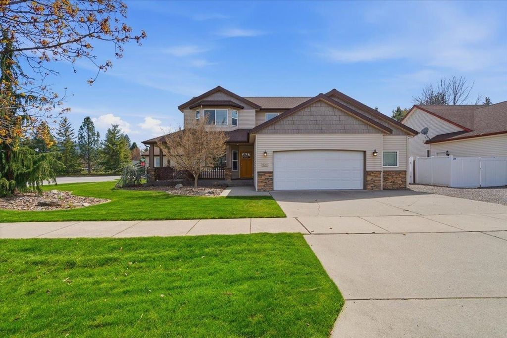 Photo of 621 E Round Up Cir, Hayden, ID 83835 (MLS # 202616294)