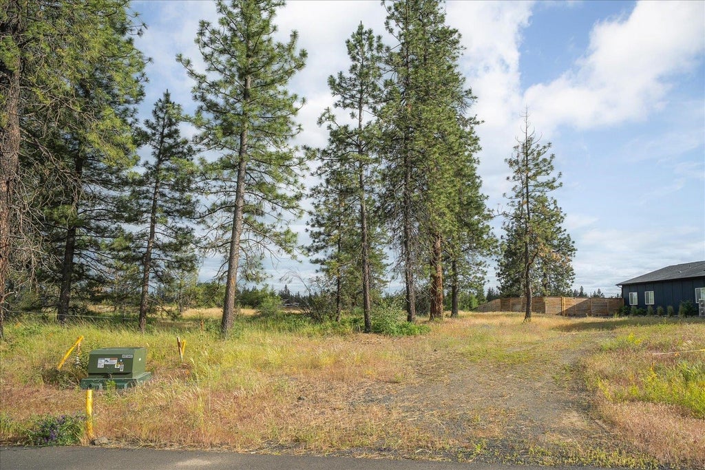 Photo of 3819 W Cliffside Ln, Spokane, WA 99224 (MLS # 202623584)