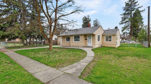 Photo of 5341 N Driscoll Blvd, Spokane, WA 99205 (MLS # 202615263)