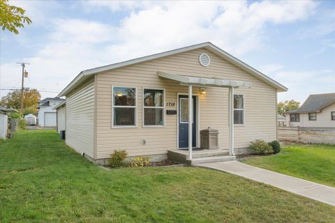 Photo of 1718 E Sinto Ave, Spokane, WA 99202 (MLS # 202525907)