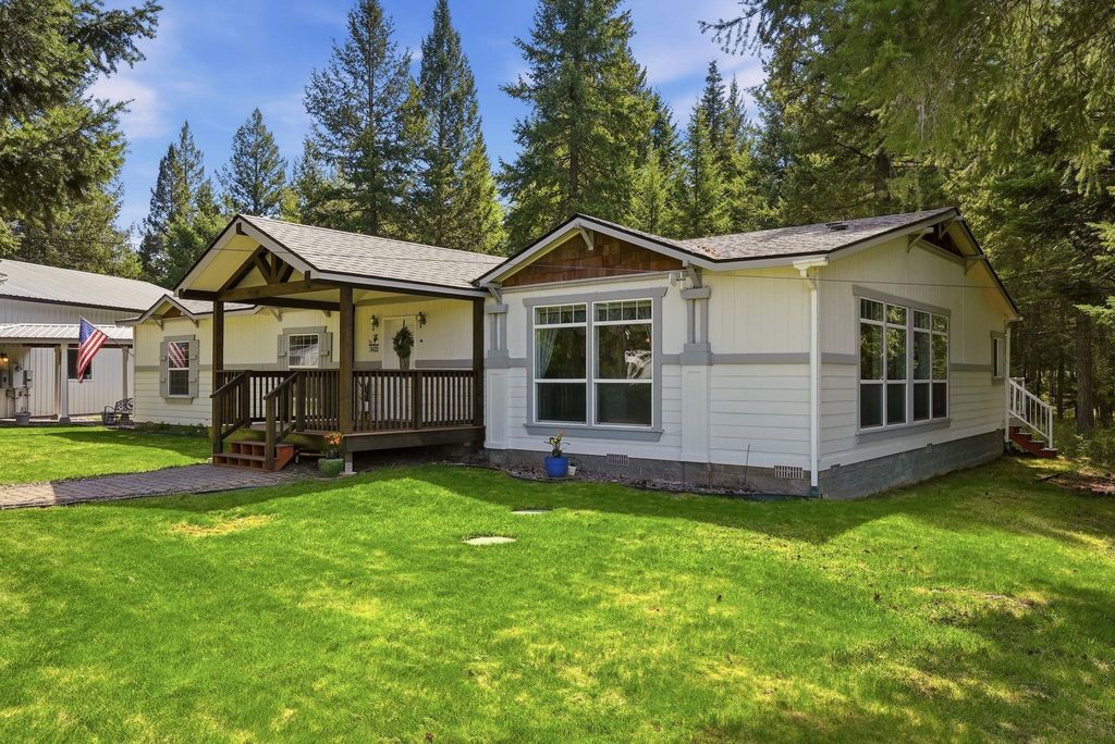 Photo of 10420 E Dunn Rd, Chattaroy, WA 99003 (MLS # 202615936)