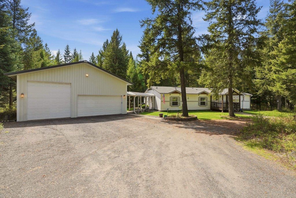 Photo of 10420 E Dunn Rd, Chattaroy, WA 99003 (MLS # 202615936)