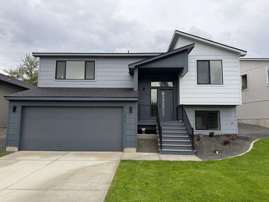 Photo of 3214 S CUSTER Ln, Spokane, WA 99203 (MLS # 202615999)