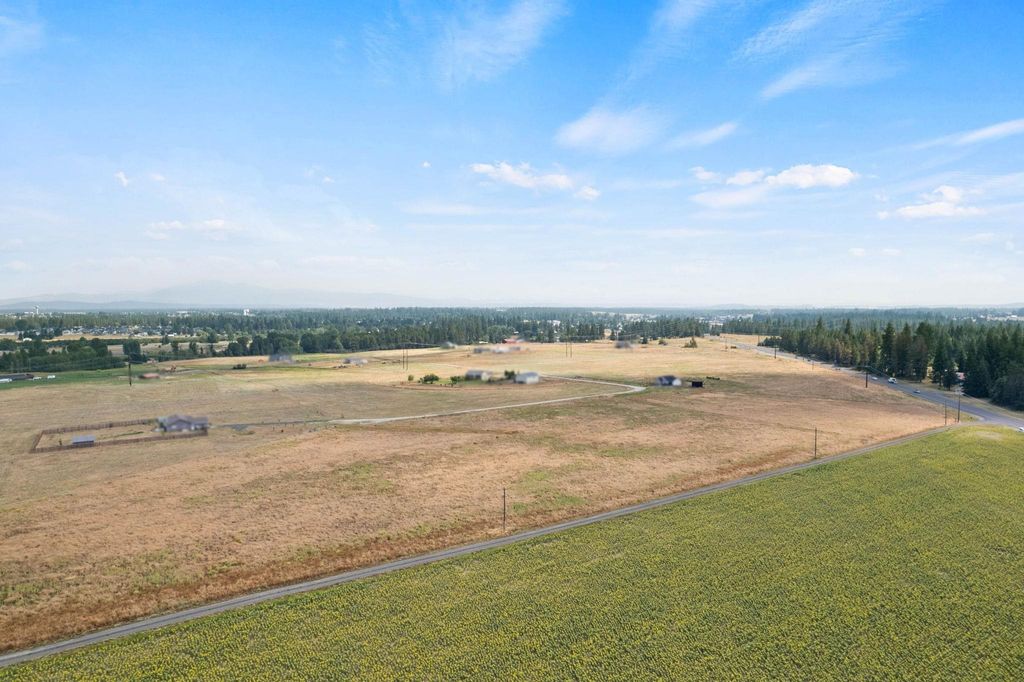 Photo of 5815 W Mule Deer Ln, Deer Park, WA 99006 (MLS # 202612468)