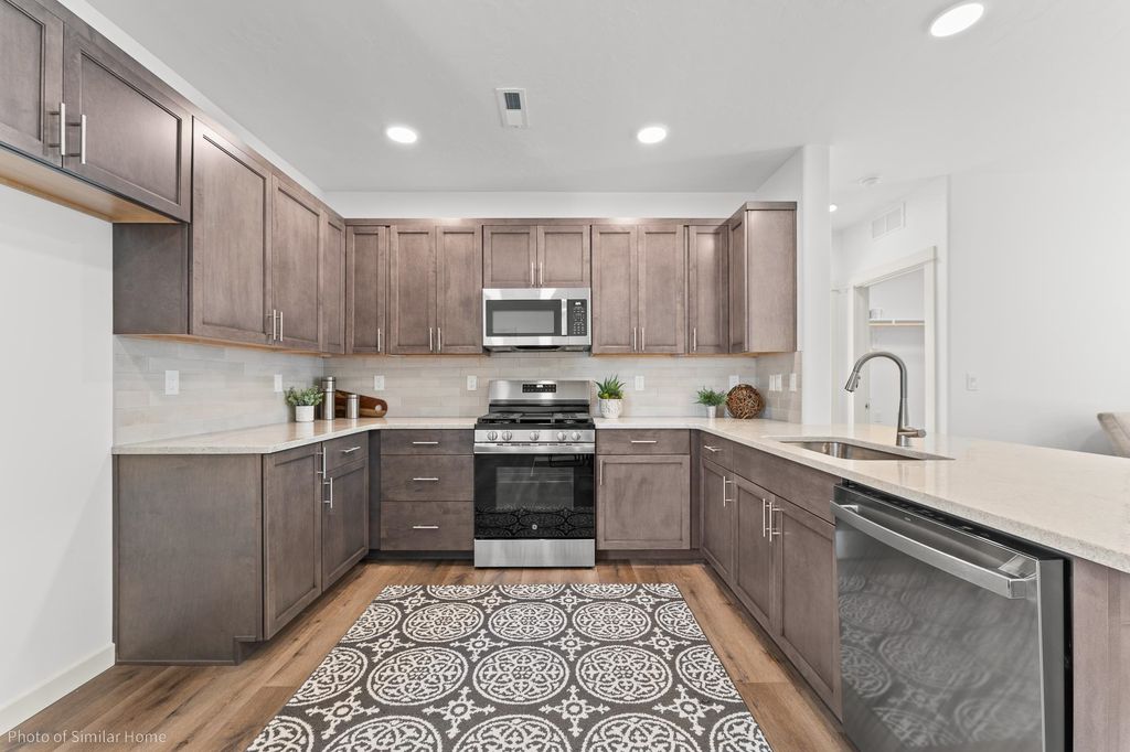 Photo of 306 N Viewmont Ct, Greenacres, WA 99016 (MLS # 202525472)