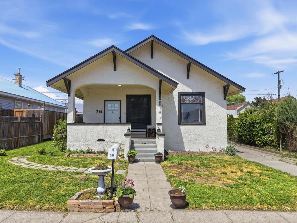 Photo of 314 W Main Ave, Ritzville, WA 99169 (MLS # 202622073)