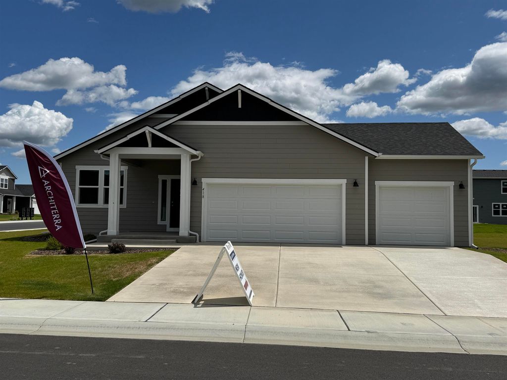 Photo of 418 N Arcadia Ave, Deer Park, WA 99006 (MLS # 202614522)