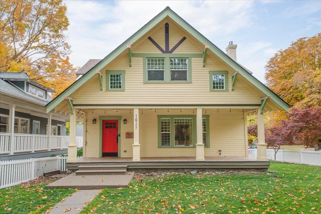 Photo of 1637 S Grand Blvd, Spokane, WA 99203 (MLS # 202626217)