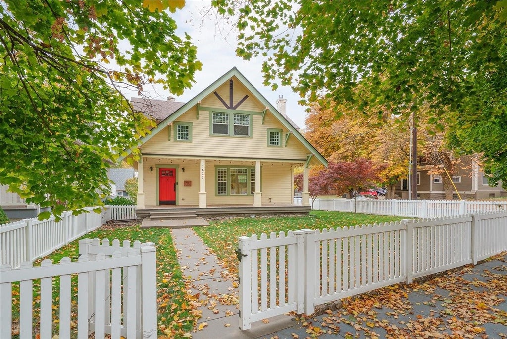 Photo of 1637 S Grand Blvd, Spokane, WA 99203 (MLS # 202626217)