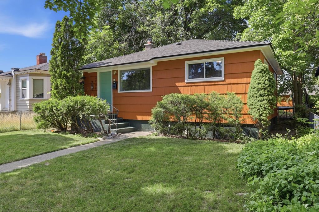 Photo of 2730 W Gardner Ave, Spokane, WA 99201 (MLS # 202619736)