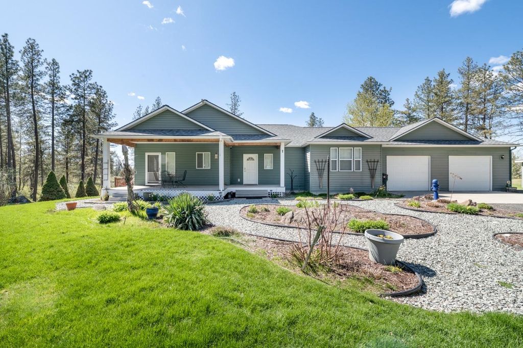 Photo of 11320 S Stangland Rd, Medical Lake, WA 99022 (MLS # 202616219)