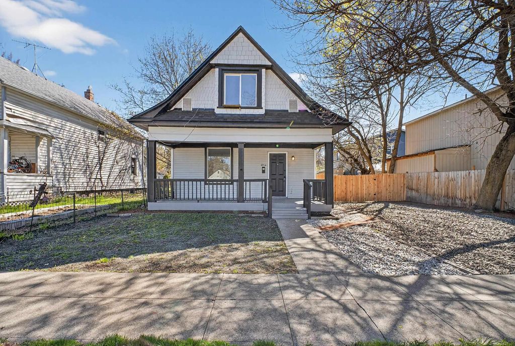 Photo of 2514 E 5TH Ave, Spokane, WA 99202 (MLS # 202615949)