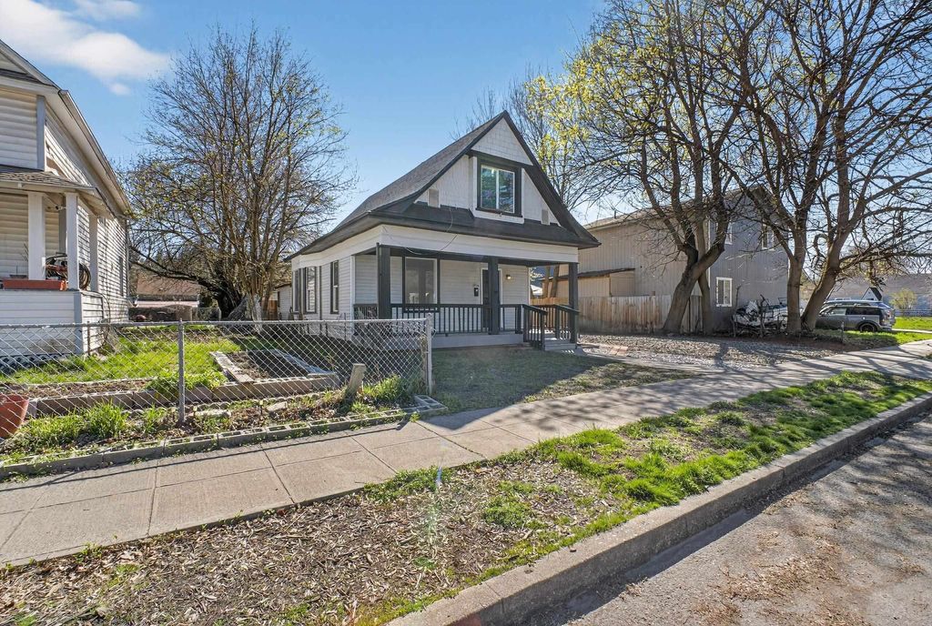 Photo of 2514 E 5TH Ave, Spokane, WA 99202 (MLS # 202615949)