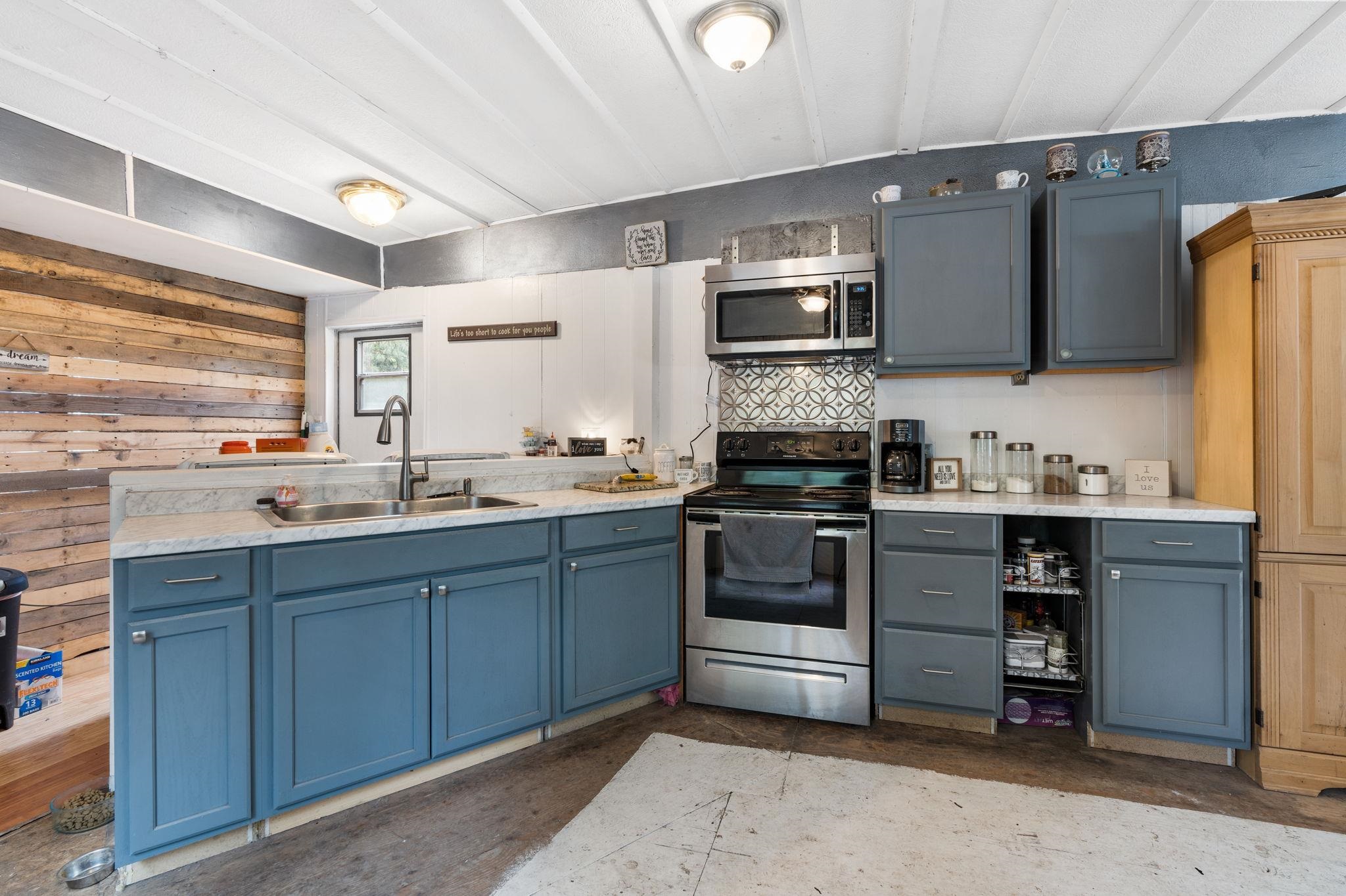 Photo 11 of 22 of 5000 N Redman Rd mobile home