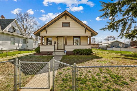 Photo of 2002 E Dalton Ave, Spokane, WA 99207 (MLS # 202614575)