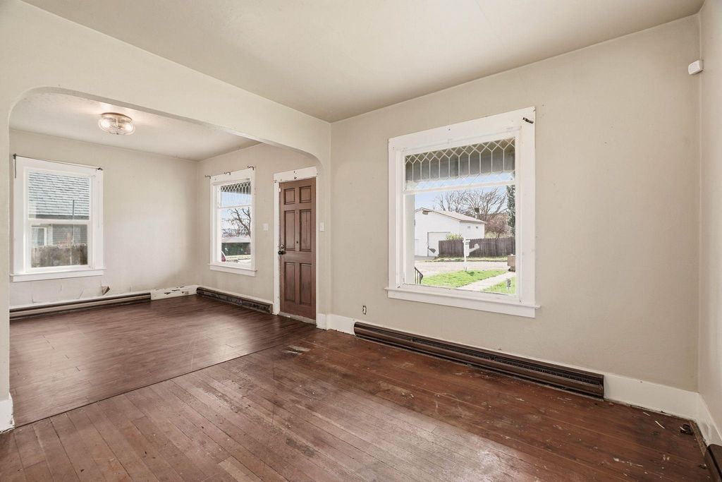 Photo of 2938 N Wiscomb St, Spokane, WA 99207 (MLS # 202615696)