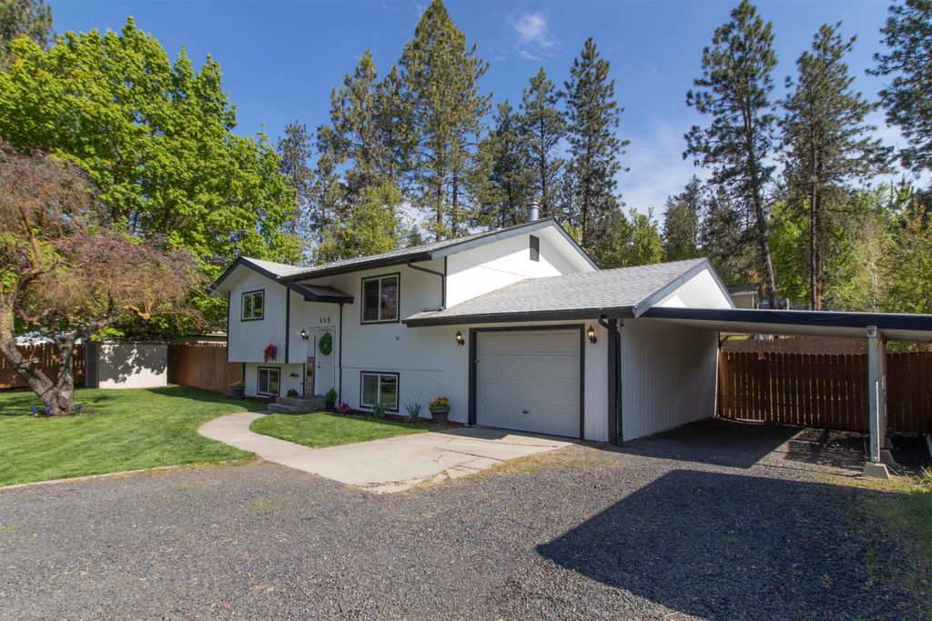 Photo of 115 E Franklin Dr, Nine Mile Falls, WA 99026 (MLS # 202616235)