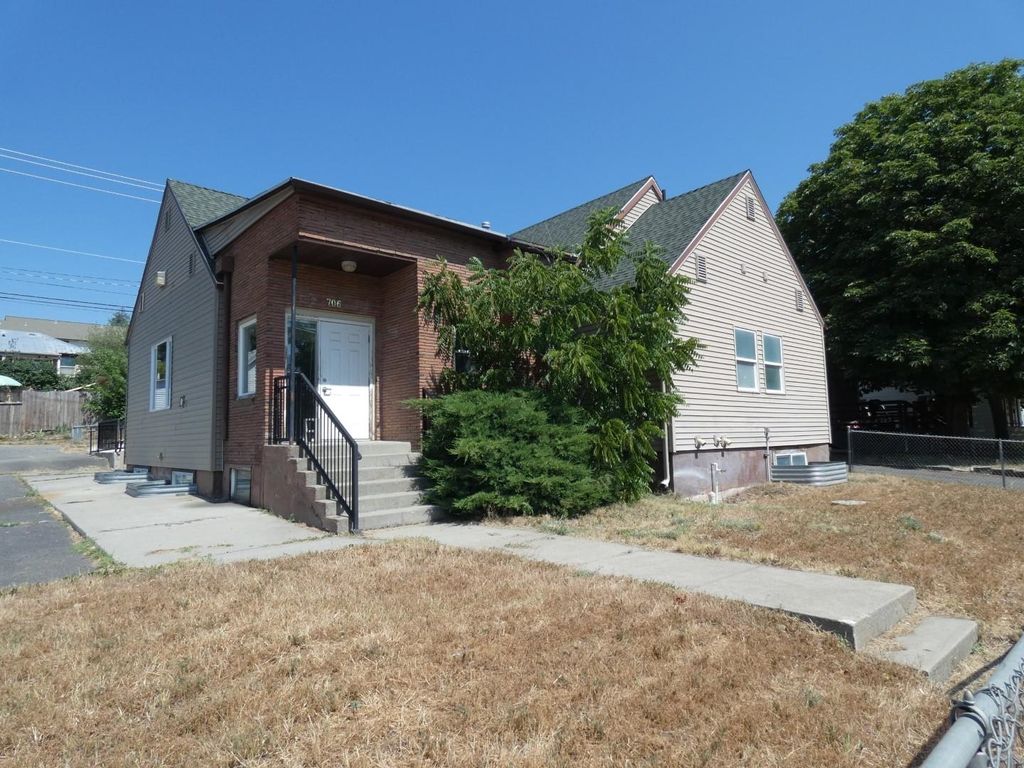 Photo of 706 2nd St, Cheney, WA 99004 (MLS # 202616001)