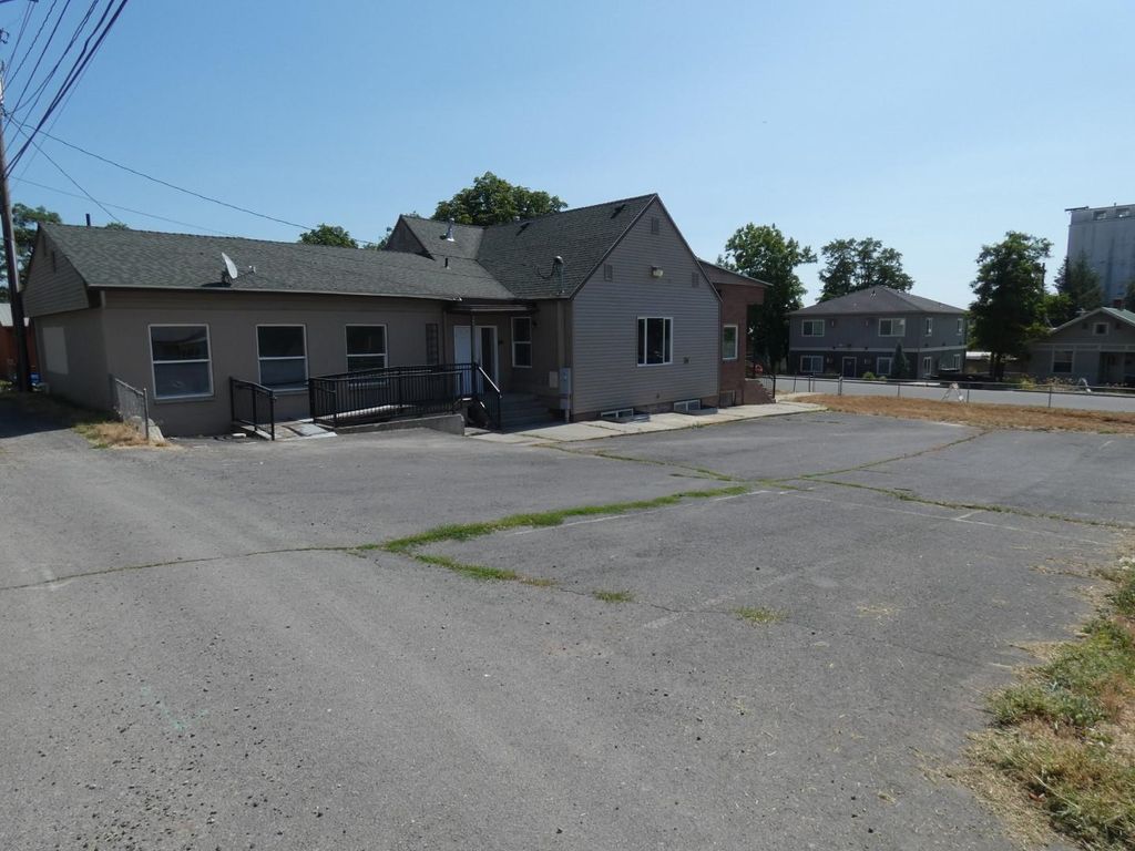 Photo of 706 2nd St, Cheney, WA 99004 (MLS # 202616001)