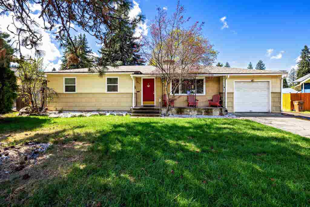 Photo of 902 S Freya St, Spokane, WA 99202 (MLS # 202622808)