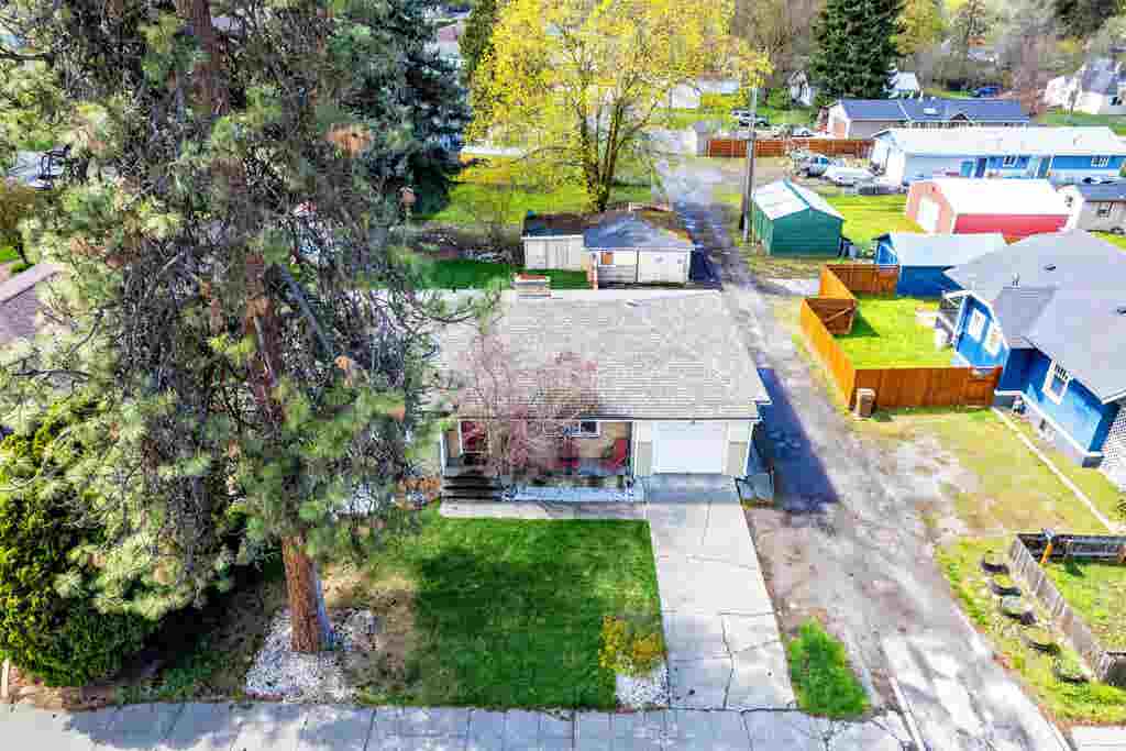 Photo of 902 S Freya St, Spokane, WA 99202 (MLS # 202622808)