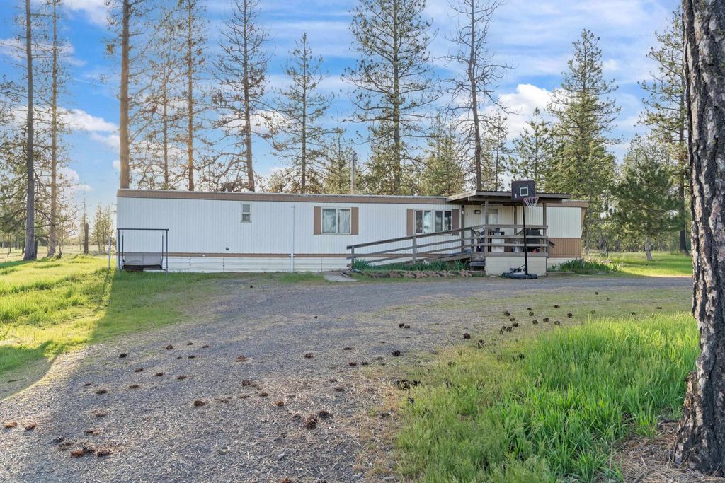 Photo of 17212 S Brooks Rd, Cheney, WA 99004 (MLS # 202615822)