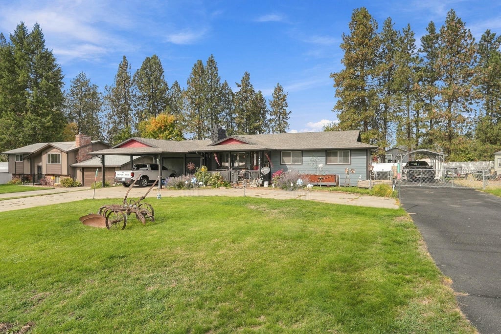 Photo of 707 E Crawford Ave, Deer Park, WA 99006 (MLS # 202618464)