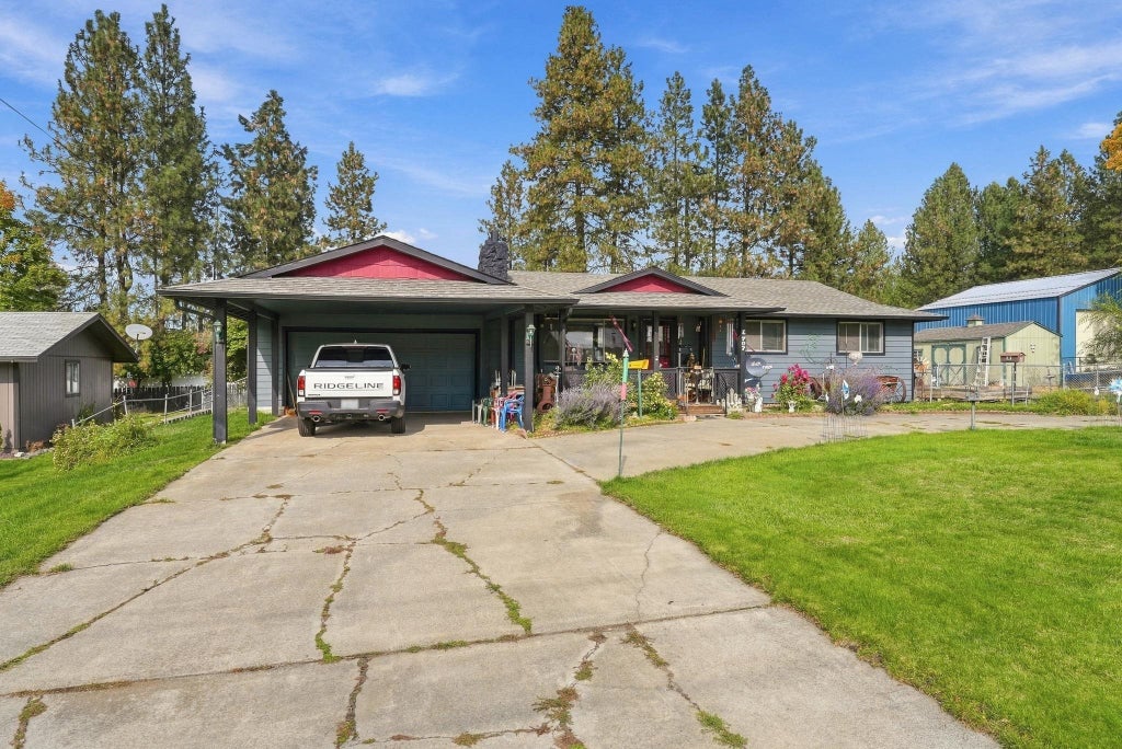 Photo of 707 E Crawford Ave, Deer Park, WA 99006 (MLS # 202618464)