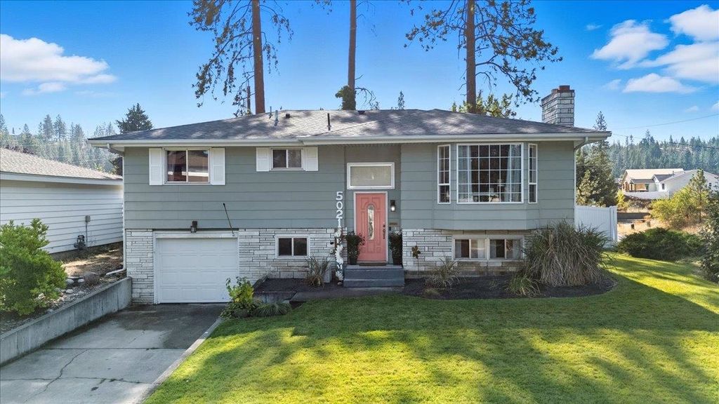 Photo of 5021 W Rosewood Ave, Spokane, WA 99208 (MLS # 202616065)