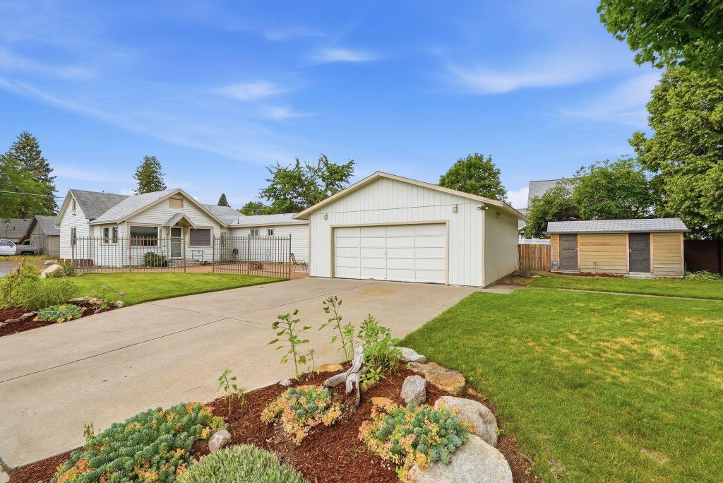 Photo of 2028 E MISSION Ave, Spokane, WA 99202 (MLS # 202625799)