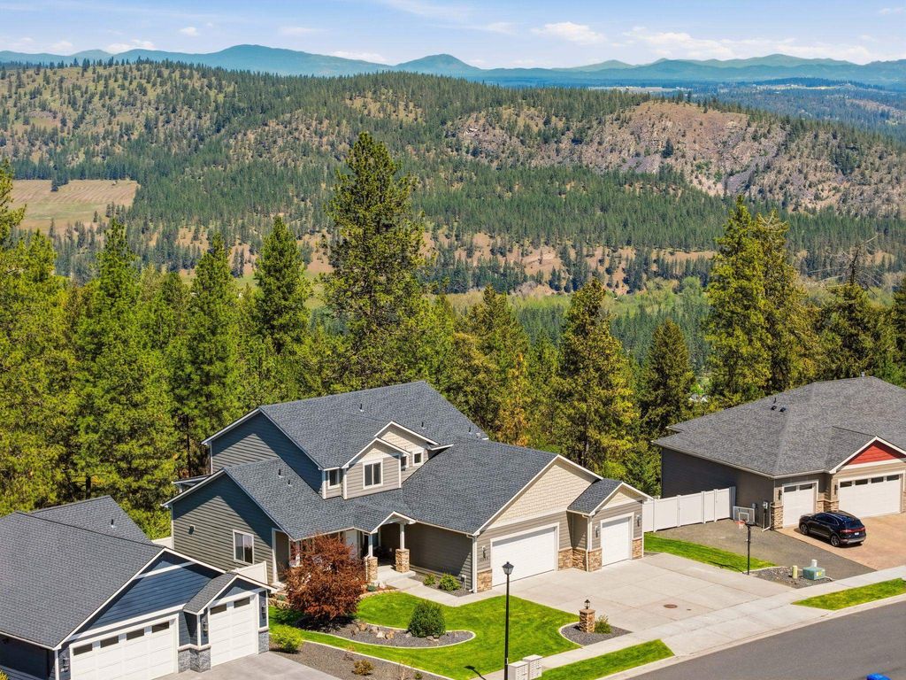 Photo of 10503 N Alberta Cir, Spokane, WA 99208 (MLS # 202616380)