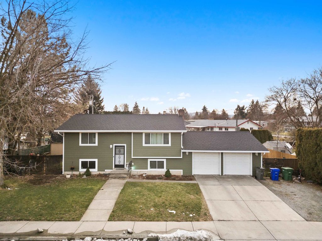 Photo of 15212 E Mission Ave, Spokane Valley, WA 99037 (MLS # 202610848)