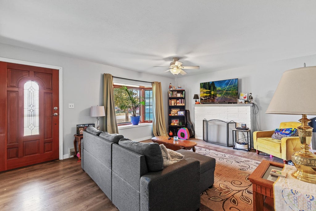 Photo of 8111 E Knox Ave, Spokane Valley, WA 99212 (MLS # 202625602)