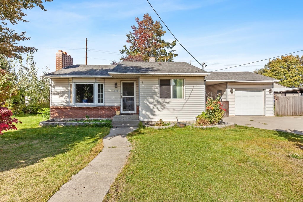 Photo of 8111 E Knox Ave, Spokane Valley, WA 99212 (MLS # 202625602)