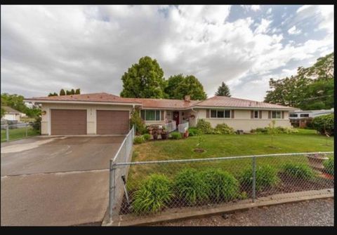 Photo of 7918 E Glass Ave, Spokane Valley, WA 99212 (MLS # 202614847)