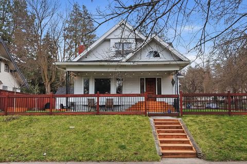 Photo of 1427 S Madison St, Spokane, WA 99203 (MLS # 202613853)