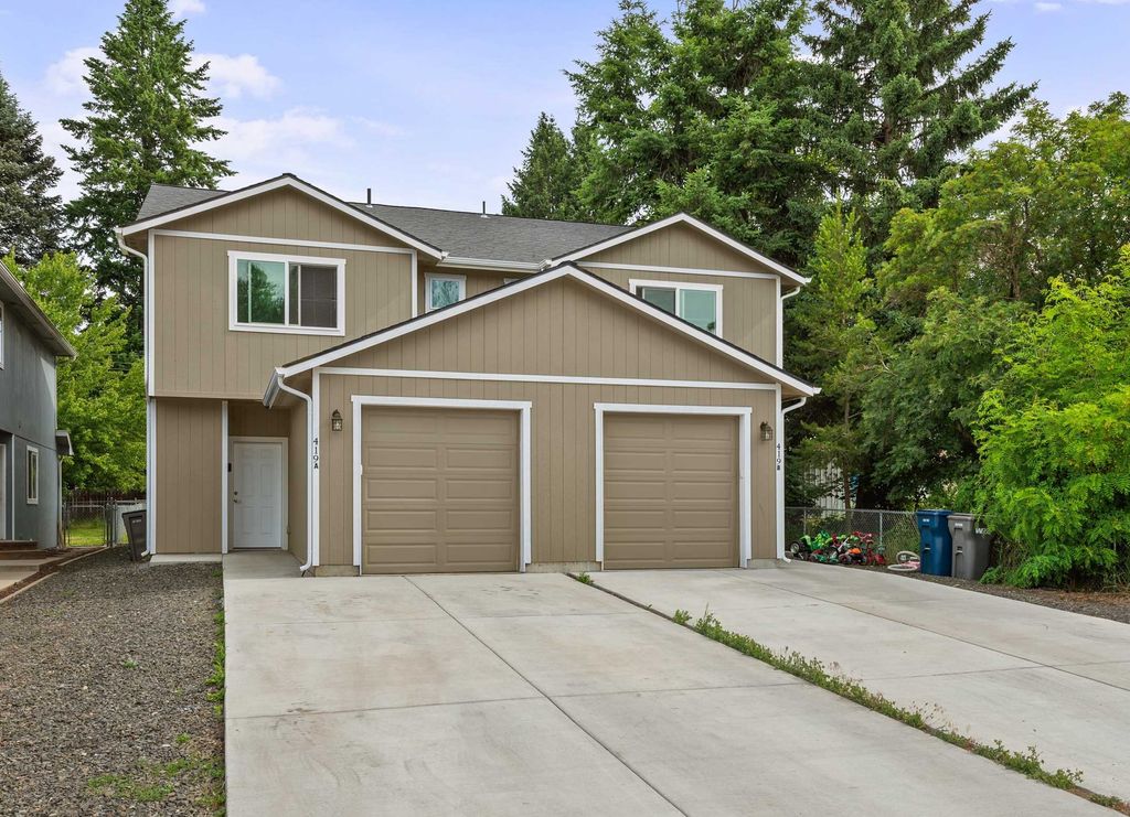 Photo of 419 E E St, Deer Park, WA 99006 (MLS # 202612748)