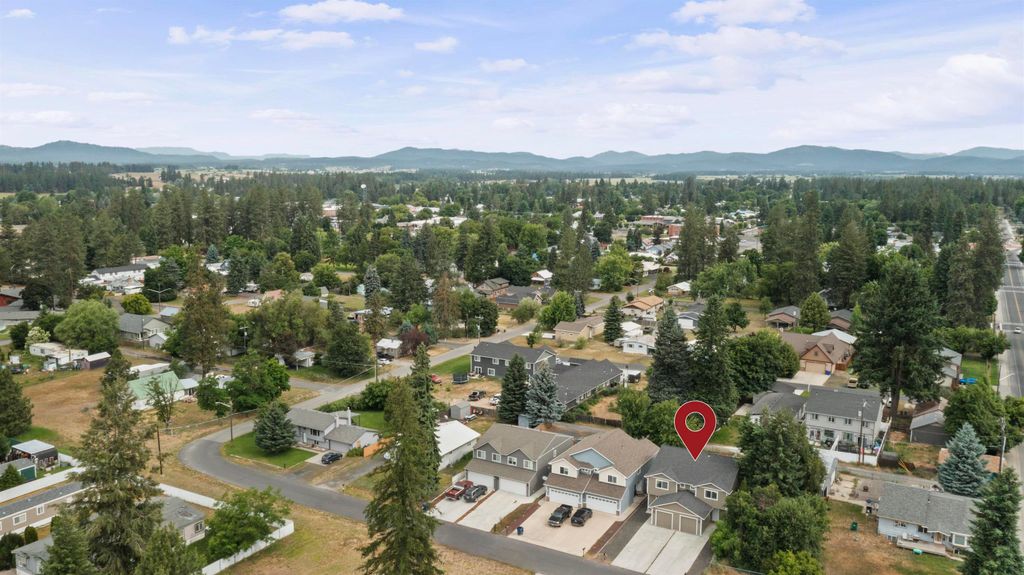 Photo of 419 E E St, Deer Park, WA 99006 (MLS # 202612748)