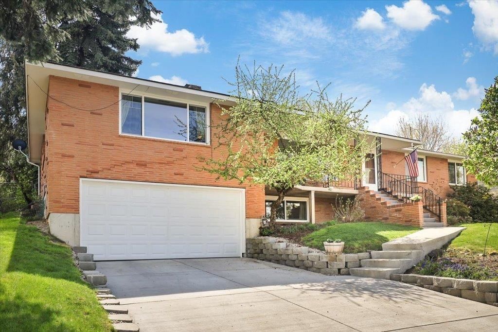 Photo of 1523 W Ardmore Dr, Spokane, WA 99218 (MLS # 202615857)