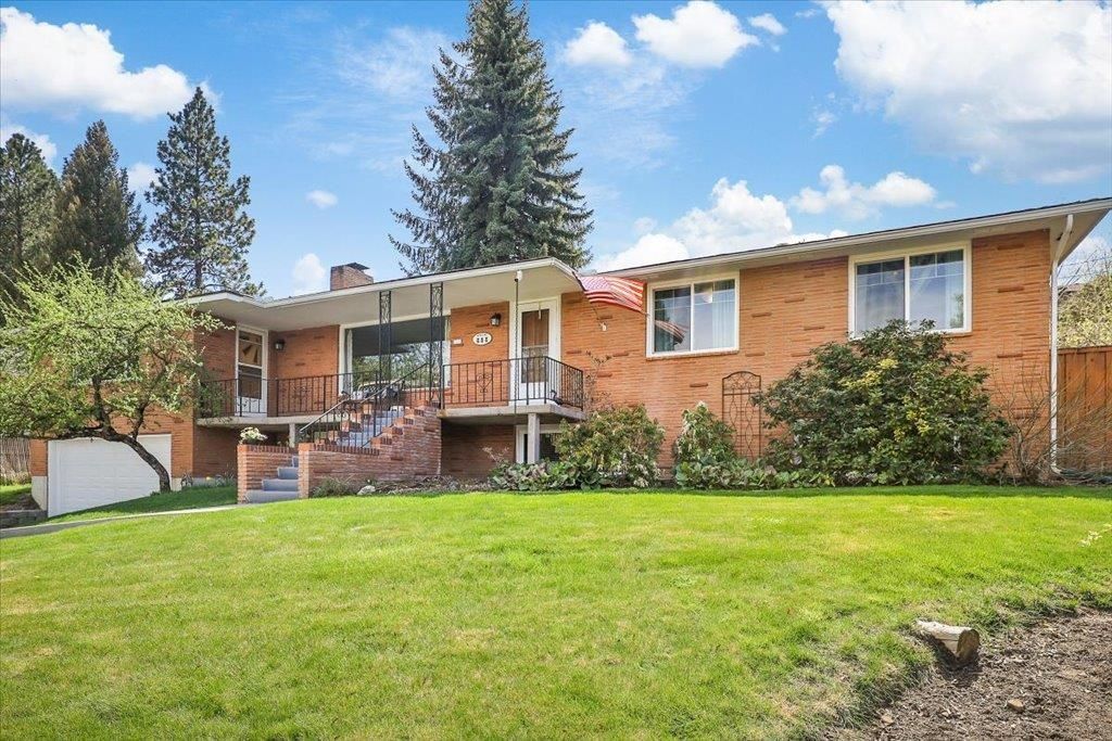 Photo of 1523 W Ardmore Dr, Spokane, WA 99218 (MLS # 202615857)