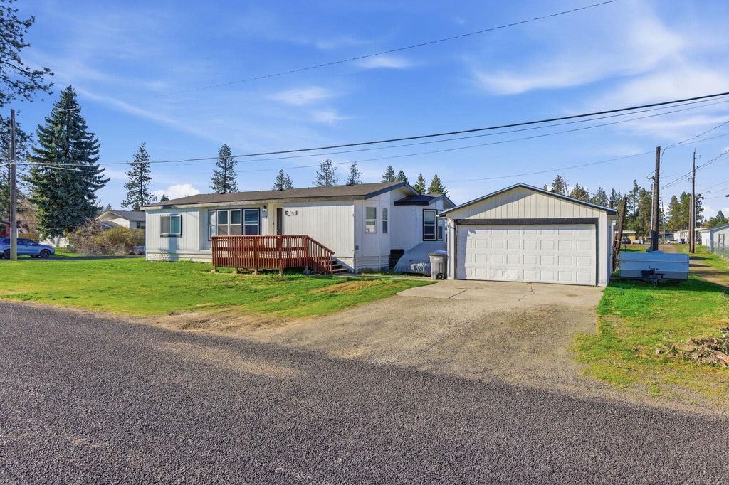 Photo of 807 E E Ladd St St, Medical Lake, WA 99022 (MLS # 202616460)