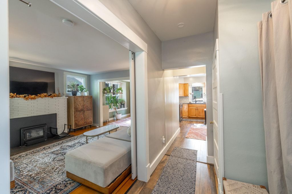 Photo of 423 W 17th Ave, Spokane, WA 99203 (MLS # 202525541)
