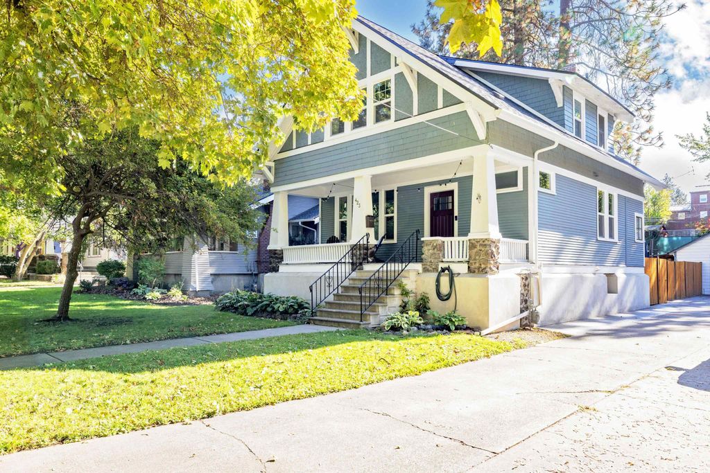Photo of 423 W 17th Ave, Spokane, WA 99203 (MLS # 202525541)