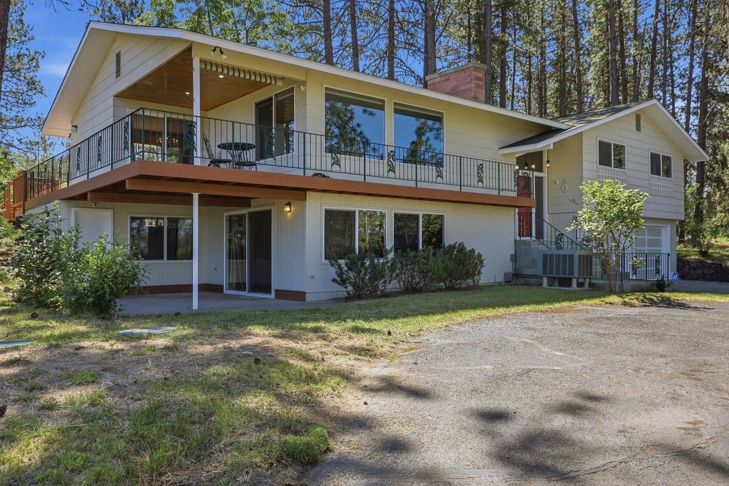 Photo of 6911 S Oak Rd, Spokane, WA 99224 (MLS # 202619315)