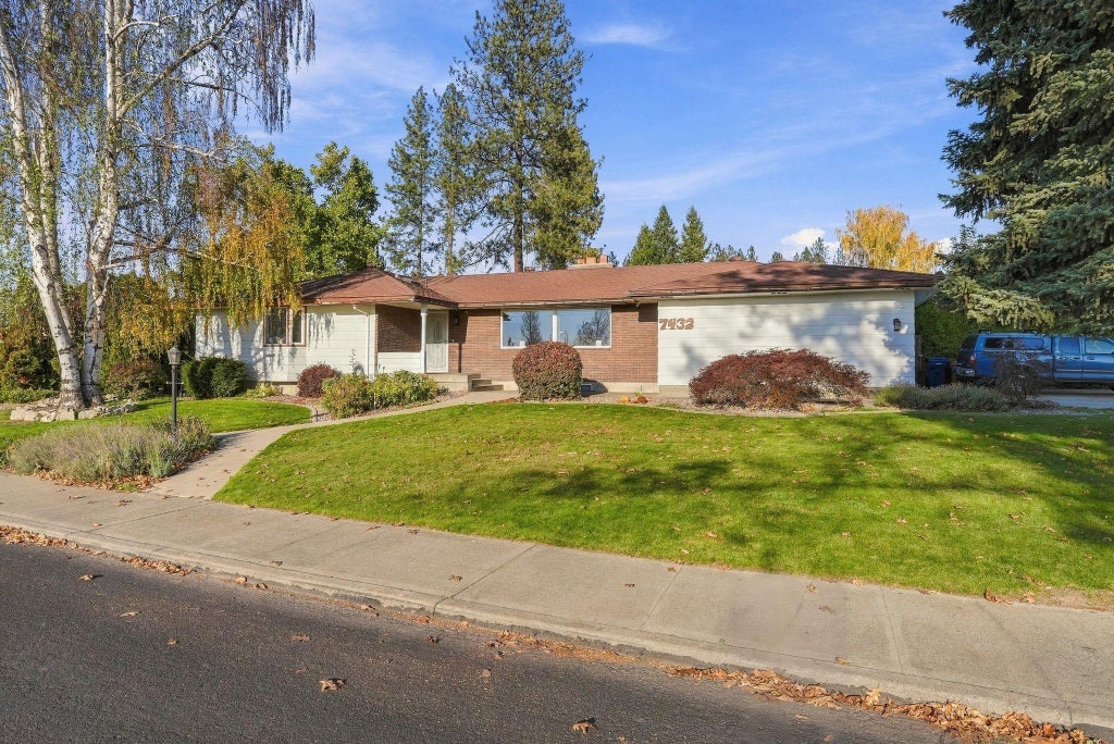 Photo of 7432 N Sutherlin St, Spokane, WA 99208 (MLS # 202626155)