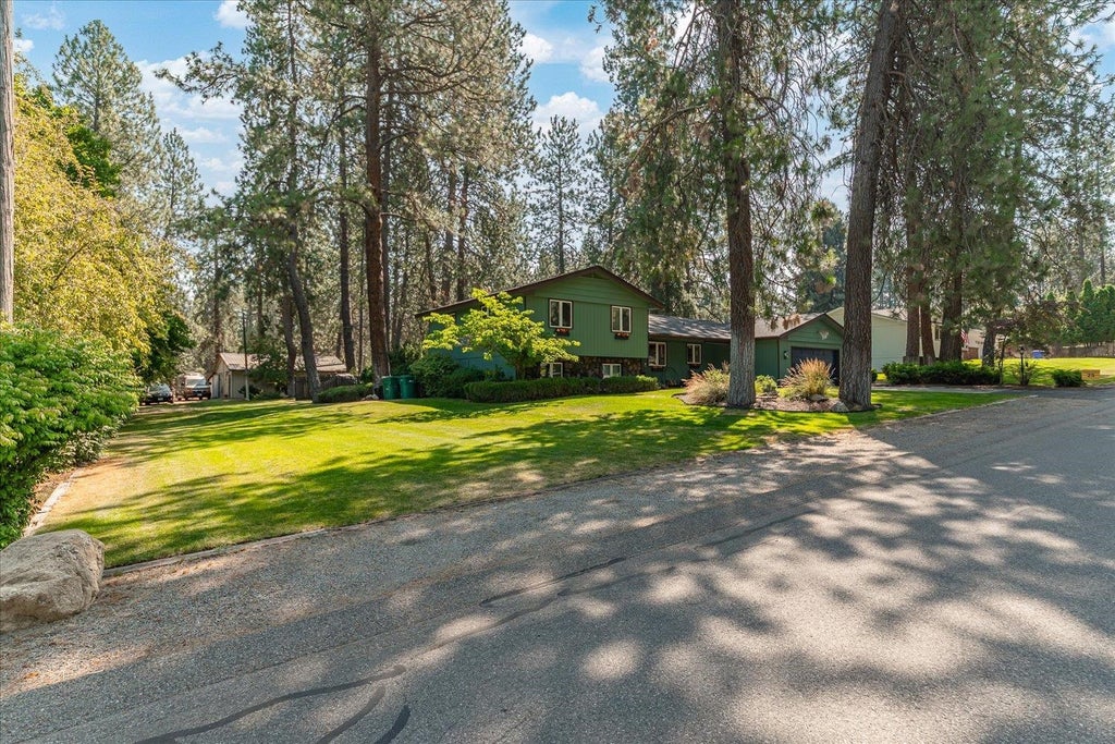 Photo of 4619 S RAYMOND Rd, Spokane Valley, WA 99206 (MLS # 202622924)