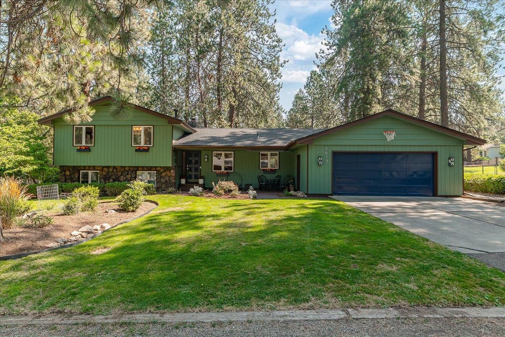 Photo of 4619 S RAYMOND Rd, Spokane Valley, WA 99206 (MLS # 202622924)